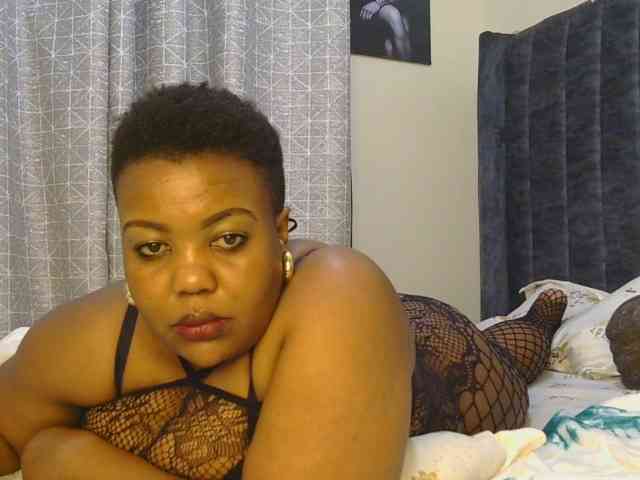 thick-sexxy-moma webcam