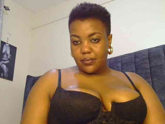 thick-sexxy-moma webcam