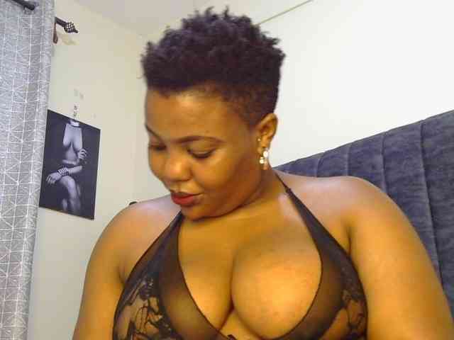 thick-sexxy-moma webcam
