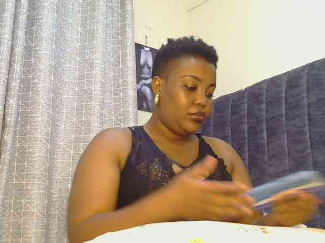 thick-sexxy-moma webcam