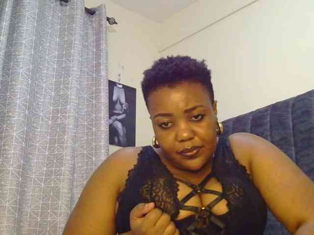 thick-sexxy-moma webcam