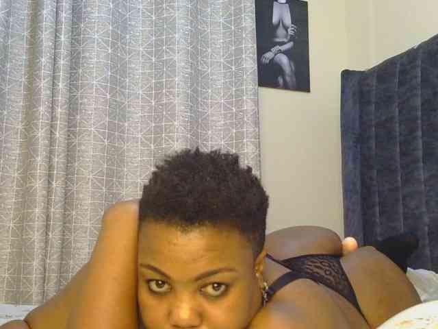 thick-sexxy-moma webcam