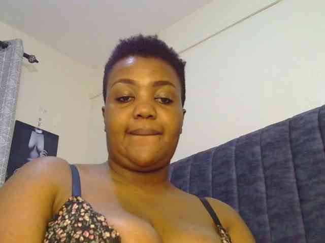 thick-sexxy-moma webcam