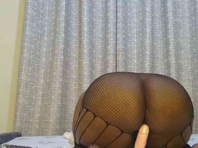 thick-sexxy-moma webcam