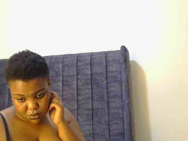 thick-sexxy-moma webcam