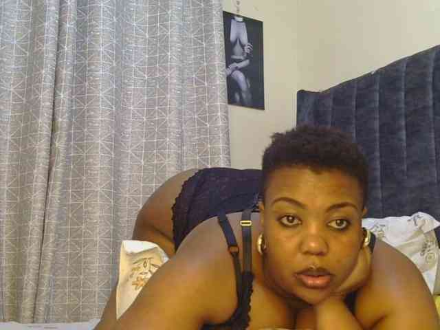 thick-sexxy-moma webcam