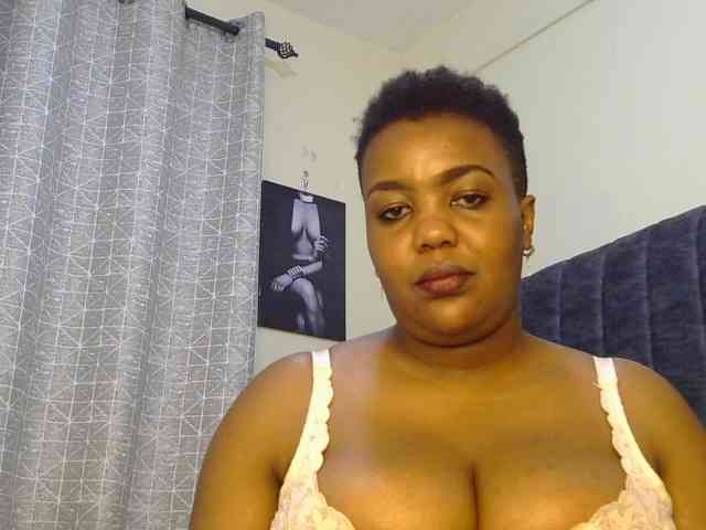 thick-sexxy-moma webcam