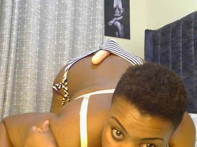 thick-sexxy-moma webcam