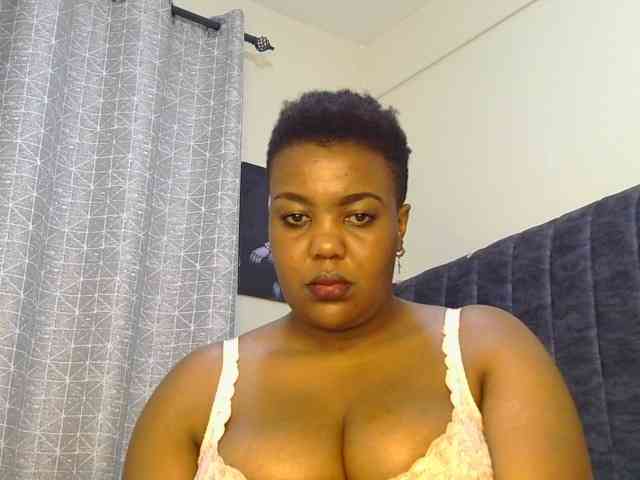thick-sexxy-moma webcam