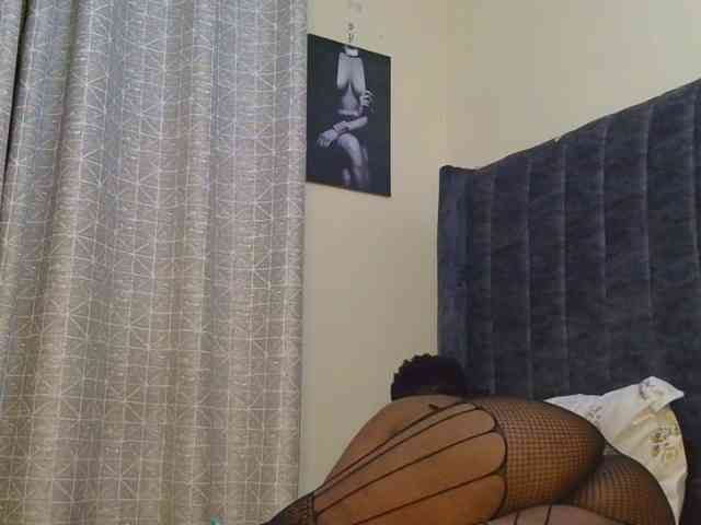 thick-sexxy-moma webcam