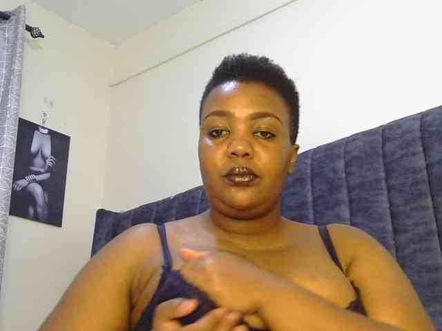 thick-sexxy-moma webcam
