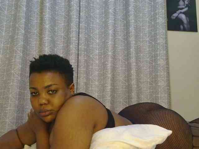 thick-sexxy-moma webcam