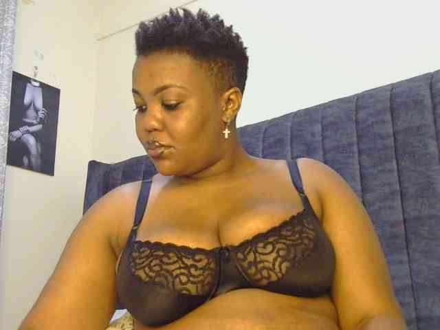 thick-sexxy-moma webcam