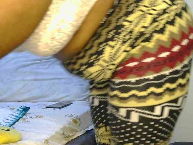 thick-sexxy-moma webcam