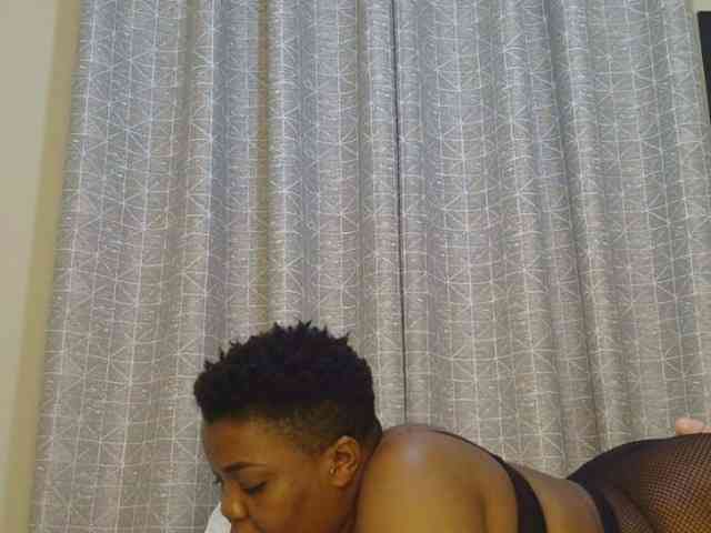 thick-sexxy-moma webcam