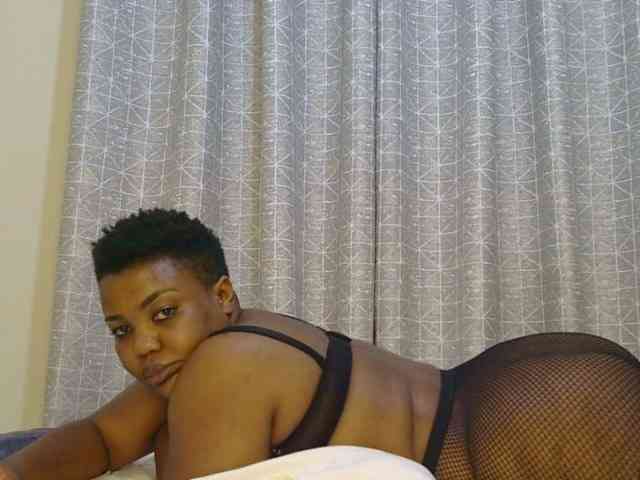 thick-sexxy-moma webcam