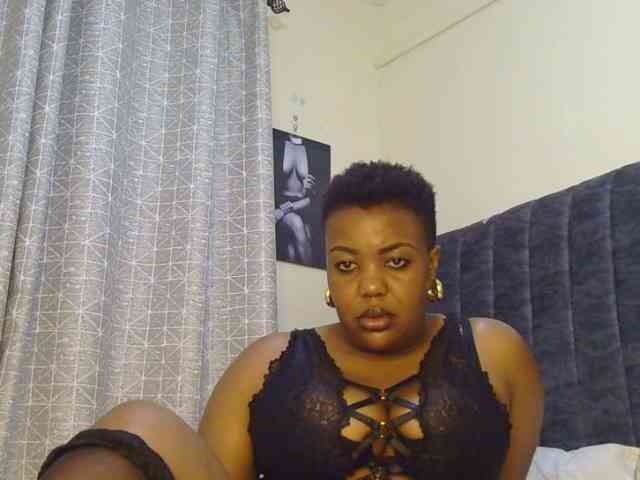 thick-sexxy-moma webcam