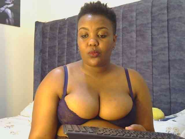 thick-sexxy-moma