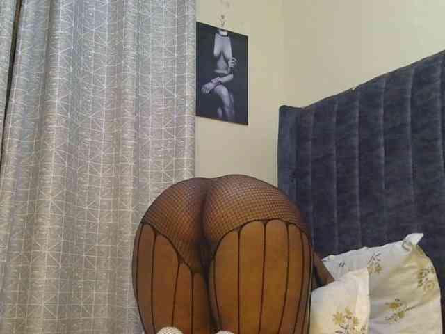 thick-sexxy-moma webcam