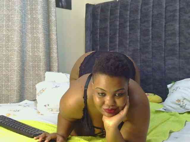 thick-sexxy-moma webcam