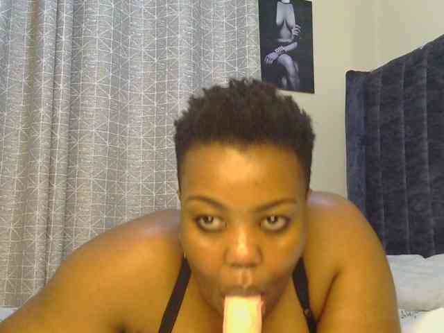 thick-sexxy-moma webcam