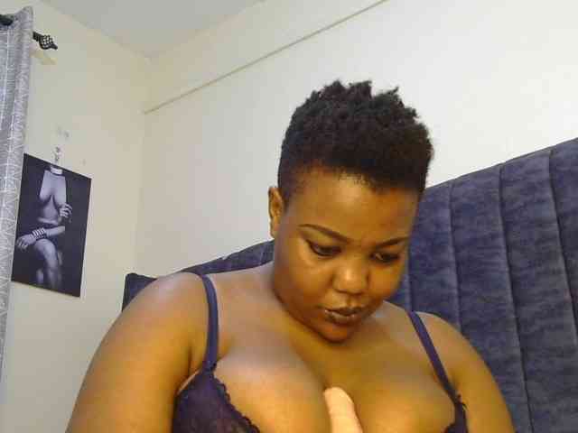 thick-sexxy-moma webcam