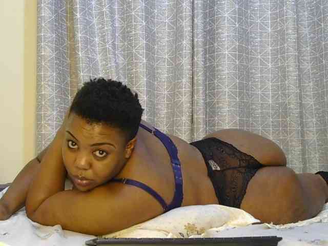thick-sexxy-moma webcam