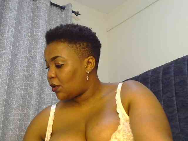 thick-sexxy-moma webcam