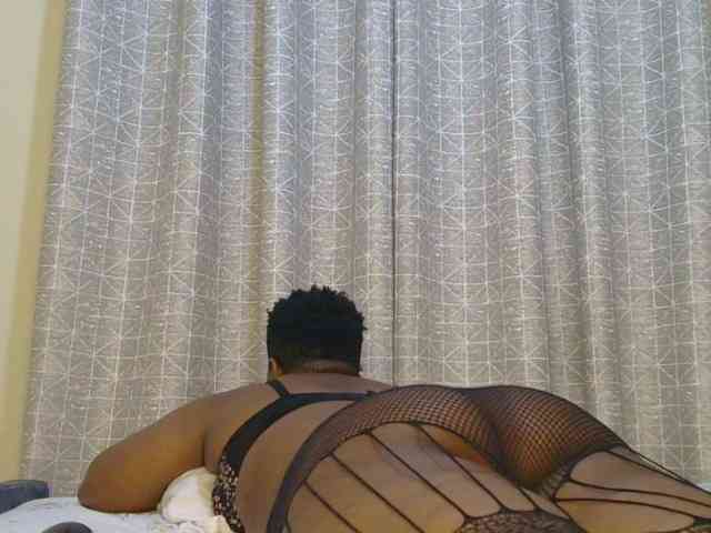 thick-sexxy-moma webcam
