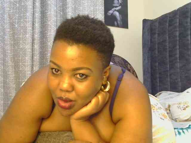 thick-sexxy-moma webcam