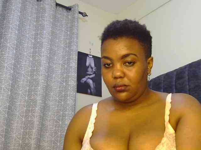 thick-sexxy-moma webcam