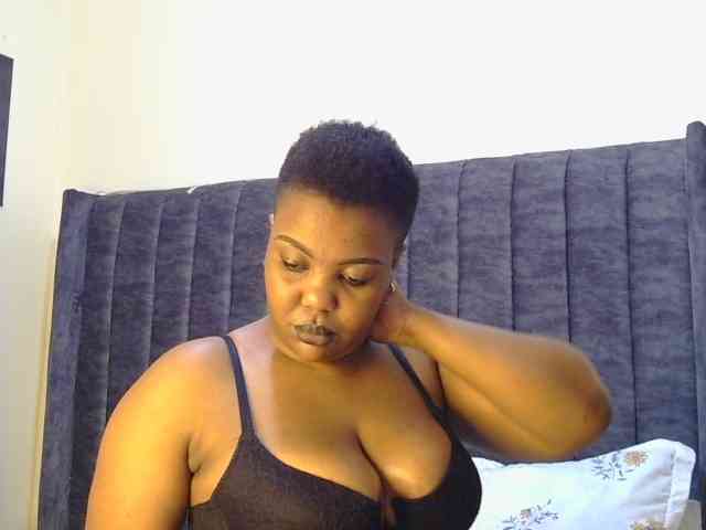 thick-sexxy-moma webcam