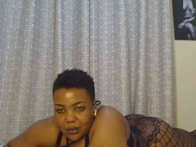 thick-sexxy-moma webcam