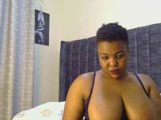 thick-sexxy-moma webcam