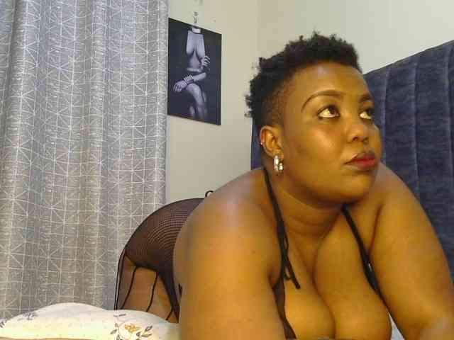 thick-sexxy-moma webcam