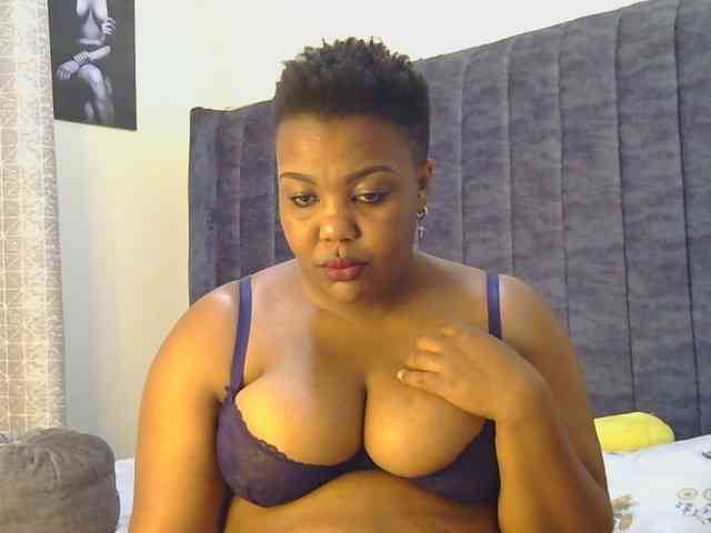 thick-sexxy-moma webcam