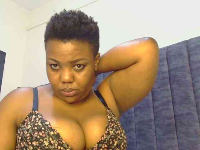 thick-sexxy-moma webcam