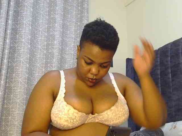 thick-sexxy-moma webcam