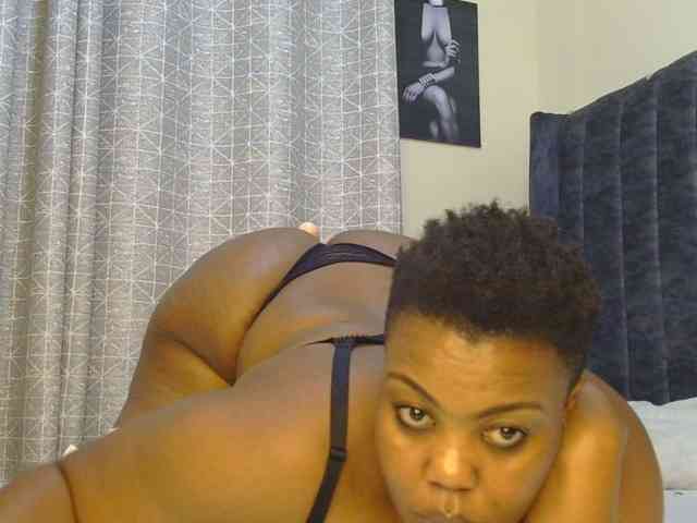 thick-sexxy-moma webcam