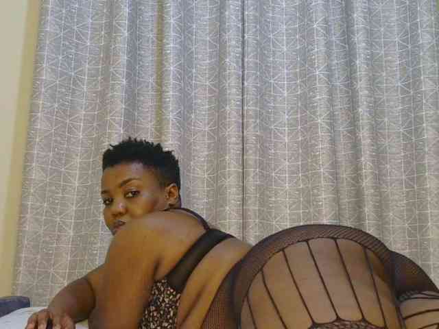 thick-sexxy-moma webcam