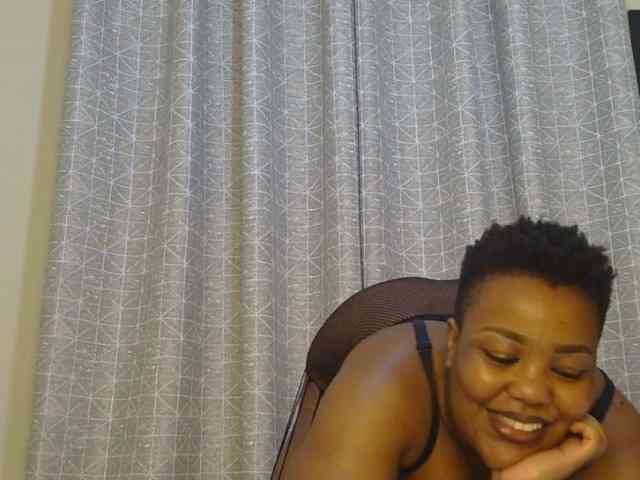 thick-sexxy-moma webcam