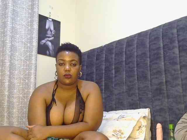thick-sexxy-moma webcam