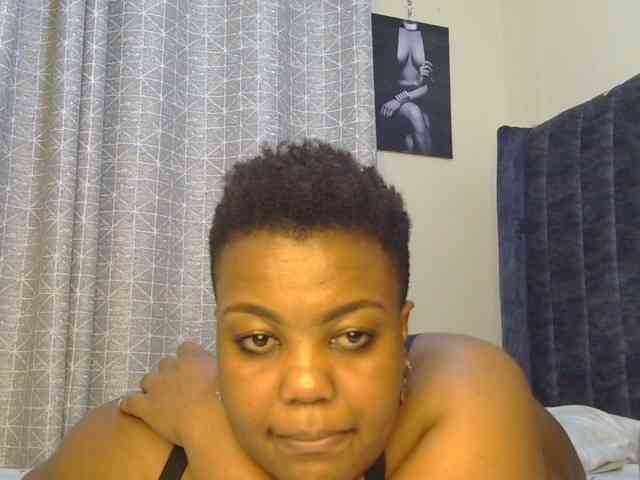 thick-sexxy-moma webcam