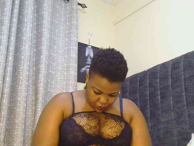 thick-sexxy-moma webcam