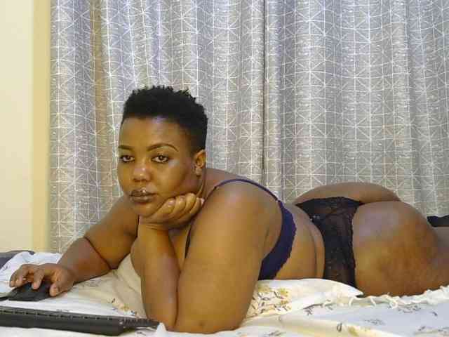 thick-sexxy-moma webcam