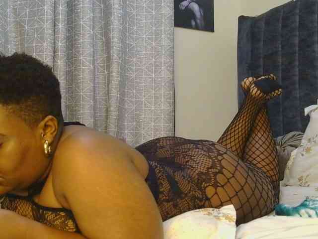 thick-sexxy-moma webcam