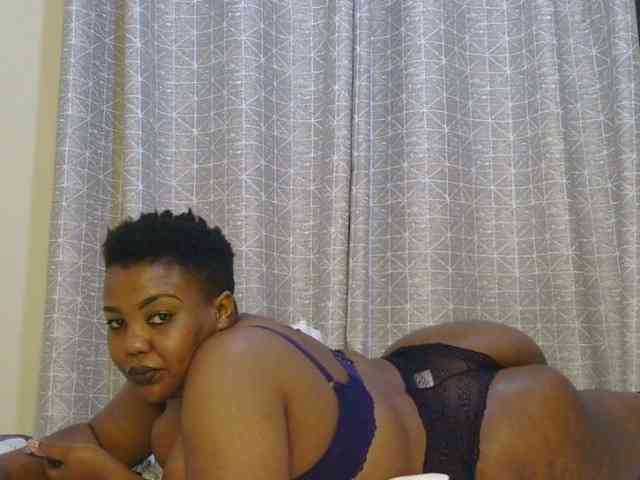 thick-sexxy-moma webcam