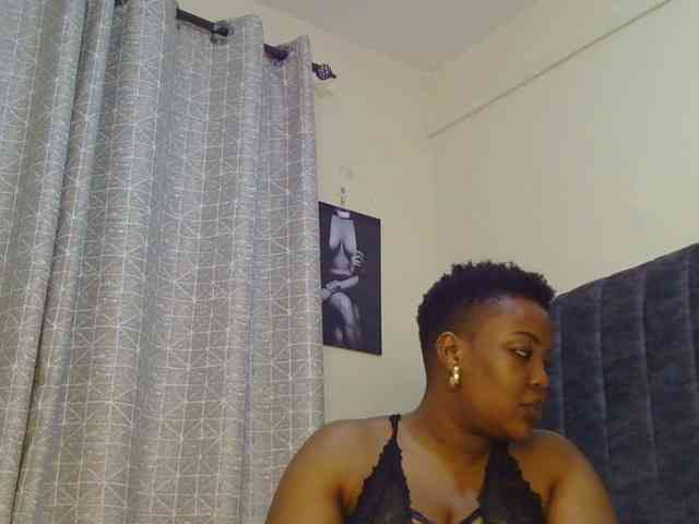 thick-sexxy-moma webcam