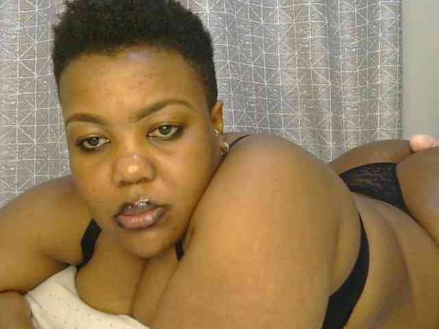 thick-sexxy-moma webcam