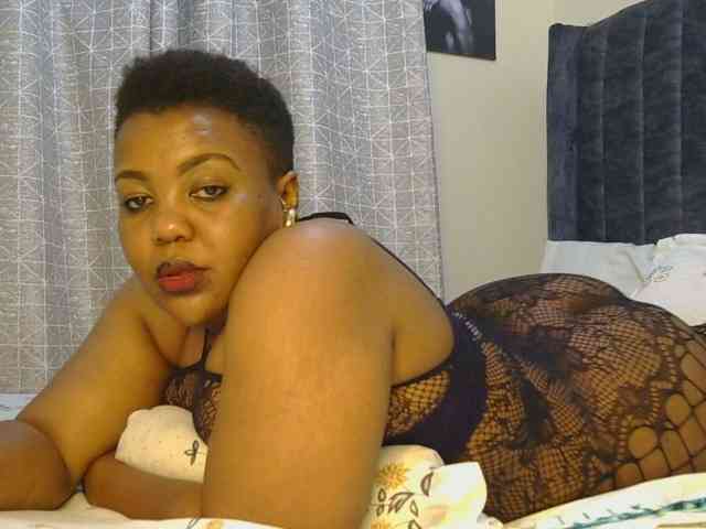 thick-sexxy-moma webcam